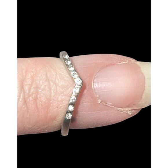 Minimalist Gemmed Chevron Silver Tone Ring Size 3 1/2 - Picture 3 of 12